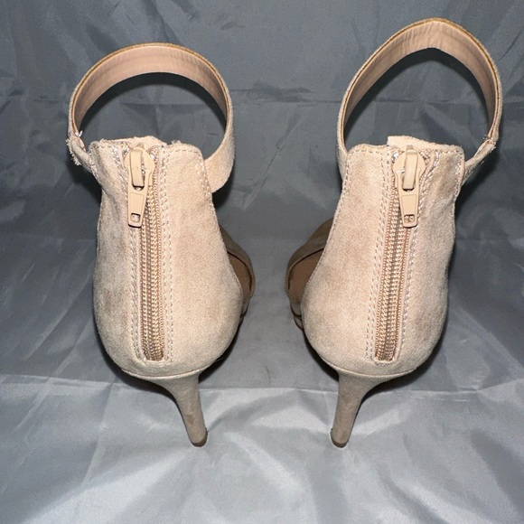 Fashion Nova Tan Ankle Strap Stilletto Heels Size 9 - Picture 4 of 5